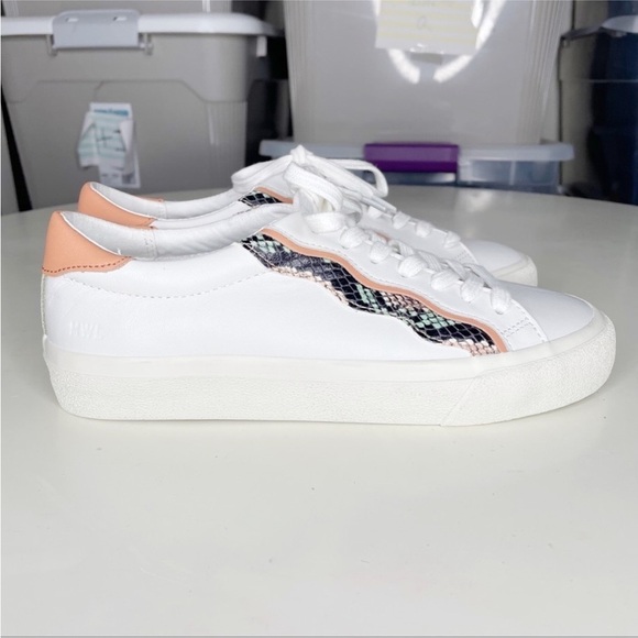Madewell Women’s Sidewalk Low-Top Sneakers Snake Embossed Leather Size 7 - Picture 3 of 10